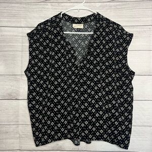 (3x$25) Universal threat sleeveless blouse